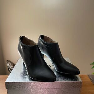 Life Stride Black Ankle Booties